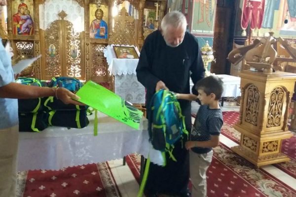 Bărbat acoperit de pietre în timp ce curăța o fântână, la Frătăuții Noi