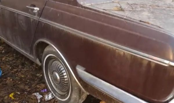 Un bărbat a furat o mașină și le-a spus polițiștilor că a crezut că e abandonată