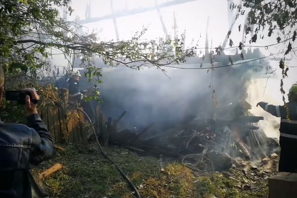 VIDEO Spargere filmată de camerele de supraveghere într-un pub din Suceava