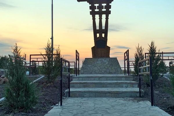 Monument dedicat ostașilor Regimentului 2 Grăniceri, la Spătărești