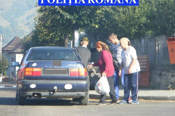 Polițiștii au tras pe dreapta 15 mașini folosite pentru taximetrie ilegală, în luna septembrie