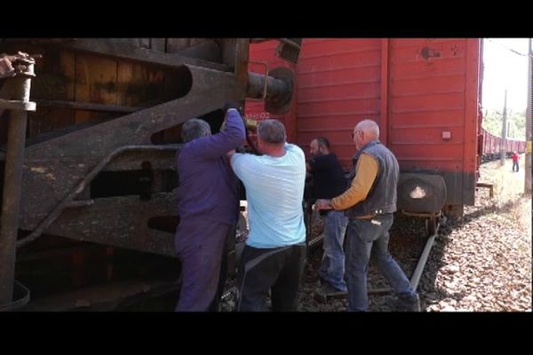 Un TIR a fost cuprins de flăcări pe DN 17, pe raza localității Poiana Stampei VIDEO