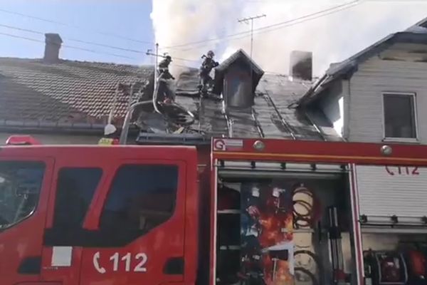 Incendiu în municipiul Rădăuți. Intervenție de urgență a pompierilor FOTO