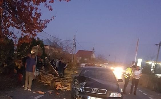 Accident cu două victime la Arbore. O mașina s-a izbit într-o căruță FOTO