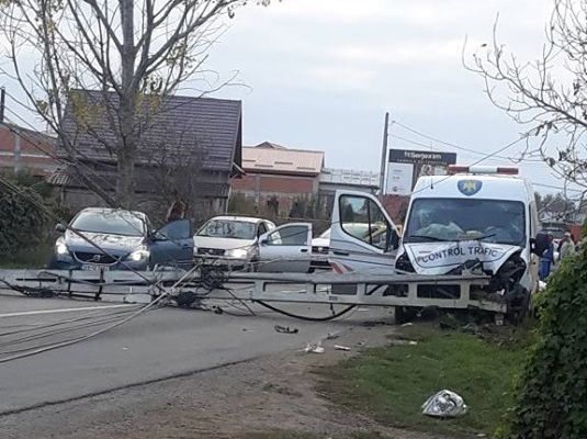 Accident cu trei victime după ce o dubă aparținând ISCTR - Control Trafic a intrat într-o depășire neregulamentară VIDEO