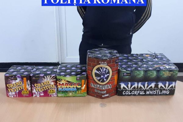 Petarde confiscate de polițiști în parcarea complexului Ramiro din Burdujeni