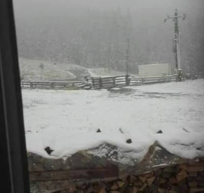 Meteorologii anunță vreme deosebit de rece și ninsori la munte