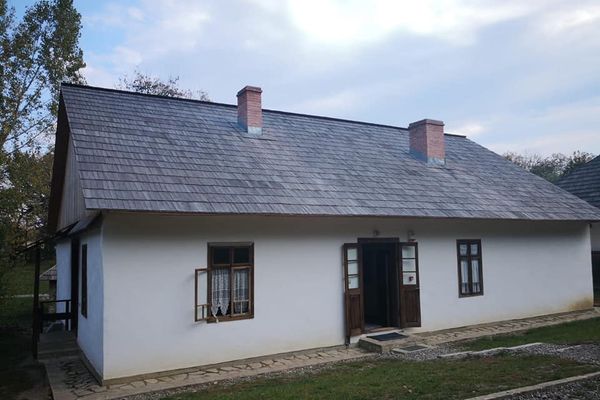 S-a inaugurat Școala Securiceni, un nou obiectiv turistic la Muzeul Satului Bucovinean FOTO