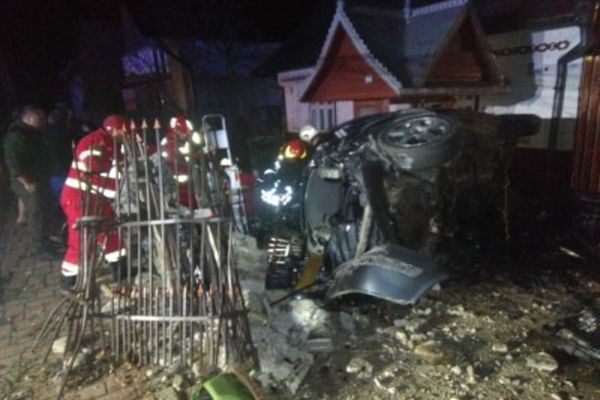 Tragedie la Putna. Un tânăr a murit iar un altul a fost grav rănit în urma unui accident rutier FOTO