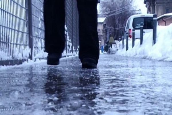 Avertizare imediată de burniță și polei, emisă de Administrația Națională de Meteorologie