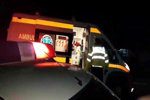 Din cauza vitezei, un tânăr de 18 ani s-a răsturnat cu mașina pe un câmp