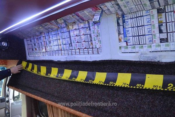 Țigări de contrabandă în valoare de peste 72.000 de lei, descoperite în două autoutilitare VIDEO