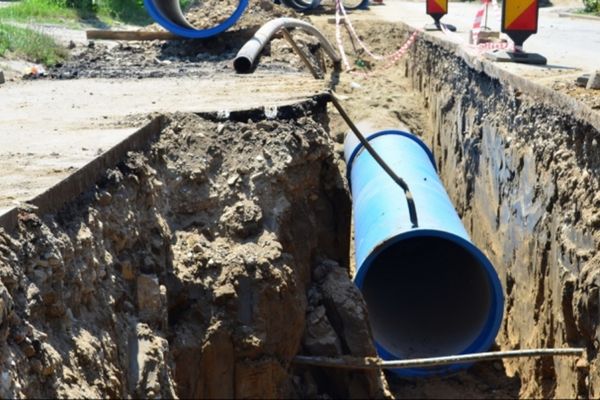 Un șofer beat era să lovească cu mașina un grup de muncitori