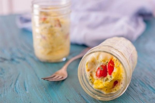 O rețetă inedită. Cum se face omleta în borcan? Rețetă simplă. VIDEO