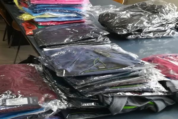 Haine contrafăcute, în valoare de peste 18.000 de lei, confiscate de polițiștii suceveni