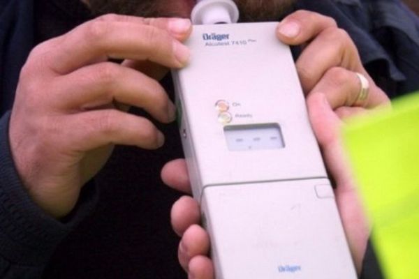 Un șofer a mers beat la Poliție și a declarat că a intrat cu mașina într-un șanț