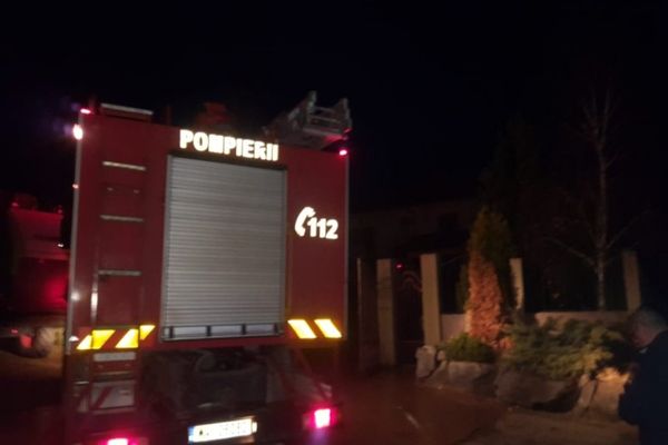 Incendiu la o casă din Pătrăuți. O persoană a suferit arsuri