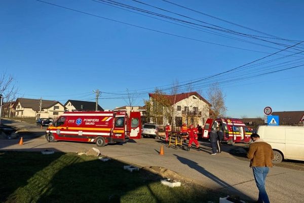 O mamă și copilul ei au fost răniți, după ce un șofer nu a acordat prioritate de trecere FOTO