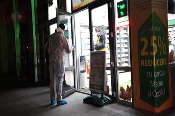 Jaf la o farmacie din centrul municipiului Suceava, sub amenințarea cuțitului VIDEO