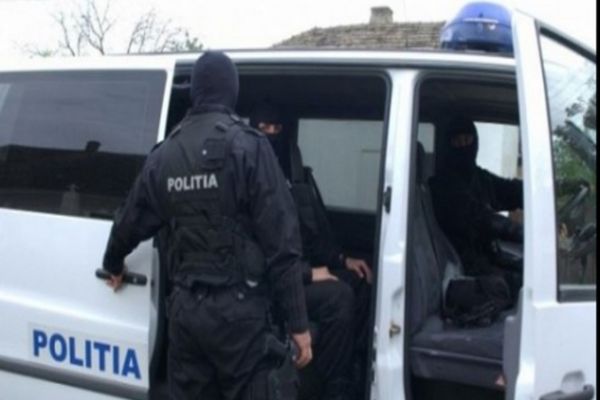 Percheziții într-un dosar de trafic de droguri și spălare de bani VIDEO 