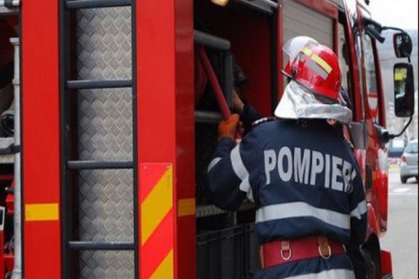 Incendiu la o garsonieră din municipiul Fălticeni. Totul a pornit de la o oală uitată pe foc