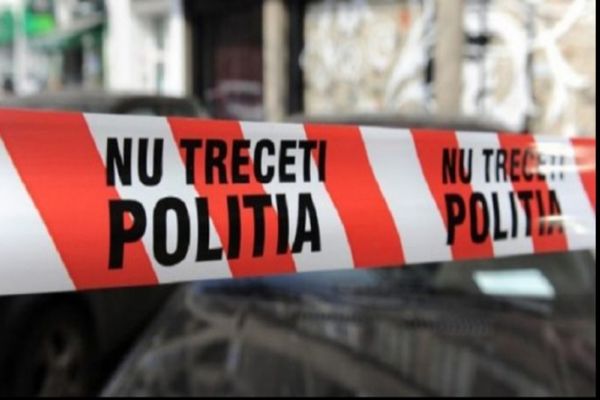 Tragedie la Ostra. Un bărbat și-a pierdut viața după ce a căzut de pe un TAF în mers