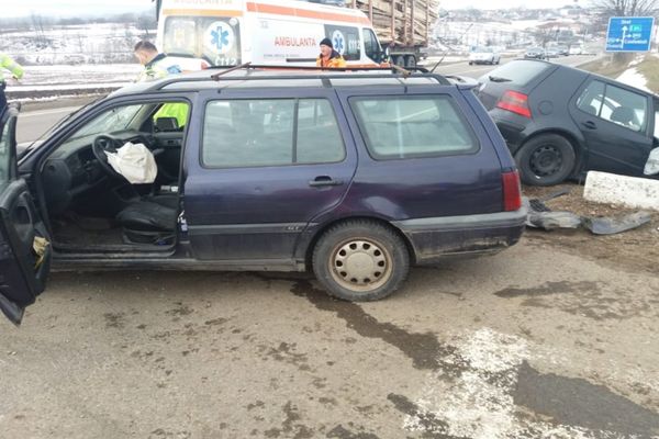 Accident pe raza localității Dărmănești. Trei persoane au fost rănite FOTO