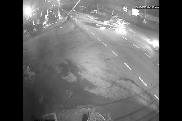 Imagini șocante. Căruță spulberată de un autoturism, la Cornu Luncii VIDEO