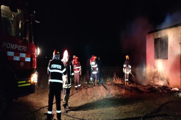 Incendiu la o magazie din comuna Udești. Focul a fost pus intenționat VIDEO