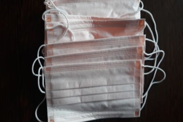 Primăria Suceava a cumpărat măști de protecție și a instalat automate cu dezinfectant în instituție