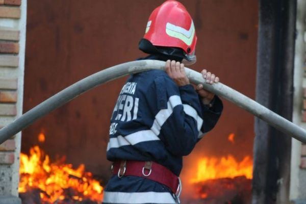 Un copil de opt ani a provocat un incendiu la o gospodărie din Slatina