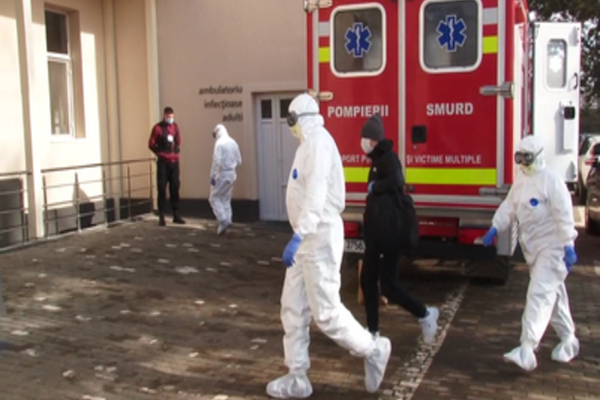 Tânărul ajuns la spital direct din duba poliției nu are coronavirus VIDEO