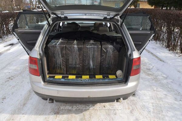 Prinsă în trafic în timp ce transporta aproximativ 3.000 pachete de țigări de contrabandă FOTO