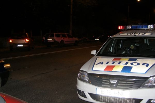 Un bărbat de 56 de ani și-a pierdut viața după ce a fost acroșat de un autoturism