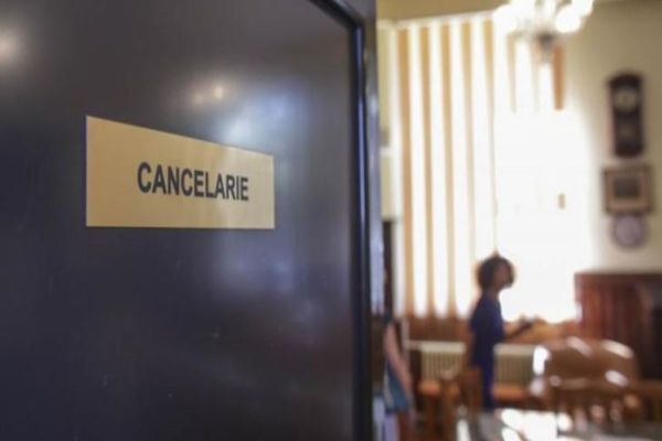 Trei unități de învățământ din municipiul Suceava au suspendat parțial cursurile din cauza gripei