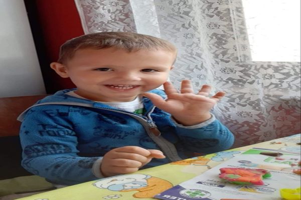 Să fim OAMENI! Un copil de 4 ani, grav bolnav, are nevoie de ajutorul nostru! Împreună îi putem oferi o șansă la viață!