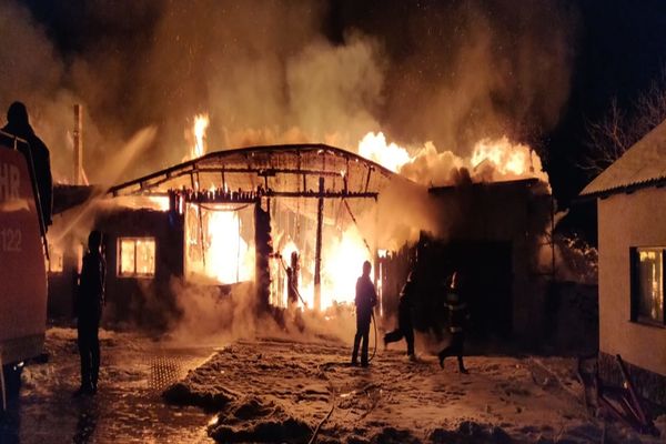 Incendiu violent la o gospodărie din satul Buda VIDEO