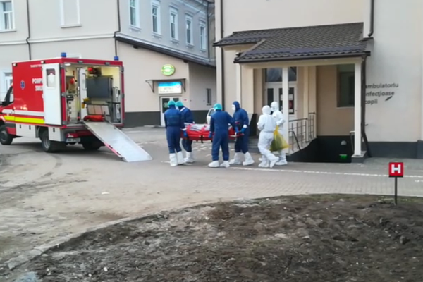 Suceveanul depistat pozitiv cu noul coronavirus a fost transferat la Iași VIDEO