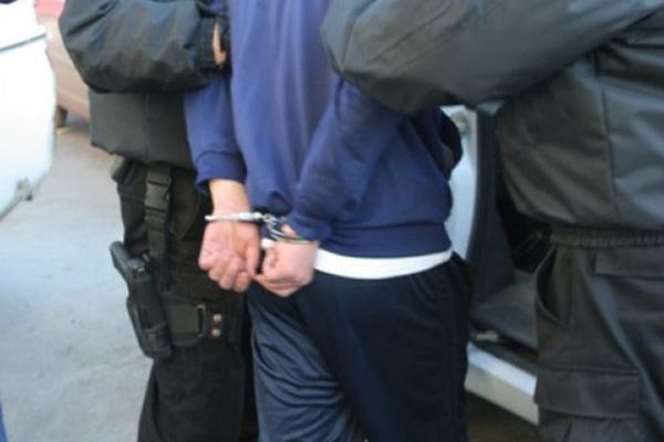 Recidivist arestat după ce a furat dintr-un magazin din Fălticeni țigări în valoare de aproape 25.000 de lei