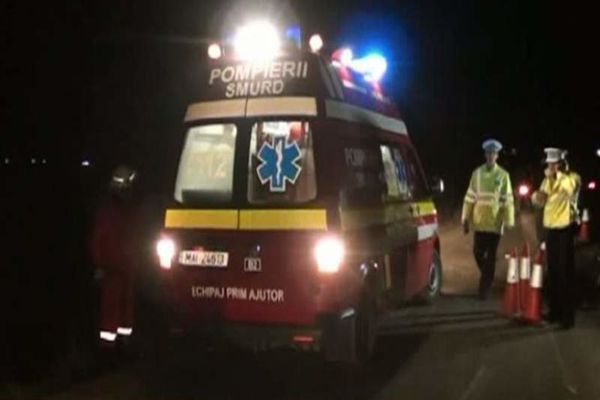 Beat și fără permis, un bărbat din Todirești s-a oprit cu mașina într-un stâlp de electricitate