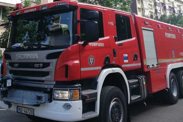 Explozie la o garsonieră din municipiul Suceava. O persoană a ajuns la spital cu arsuri