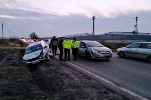 Nu a păstrat distanța corespunzătoare și a provocat un accident