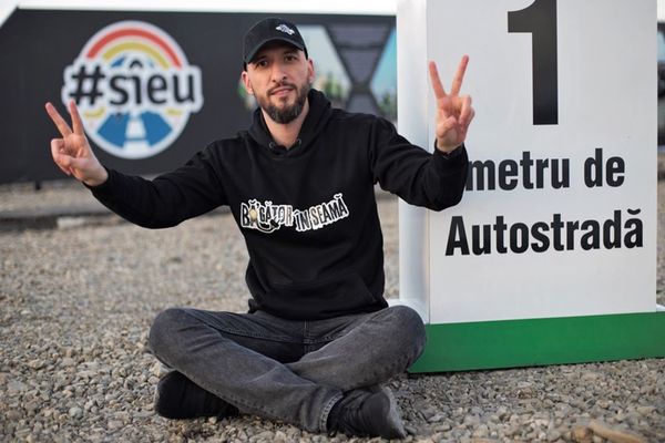 Ștefan Mandachi își donează primul metru de autostradă. Banii vor ajunge la Spitalul Județean Suceava VIDEO