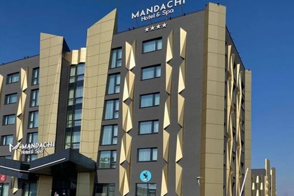 Ștefan Mandachi pune la dispoziție un hotel cadrelor medicale, polițiștilor și jandarmilor 