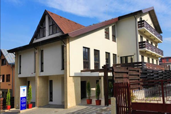USV pune la dispoziția cadrelor medicale de la Vatra Dornei o clădire modernă