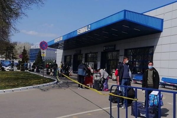Curse de pe Aeroportul Iași doar pentru culegătorii de sparanghel!