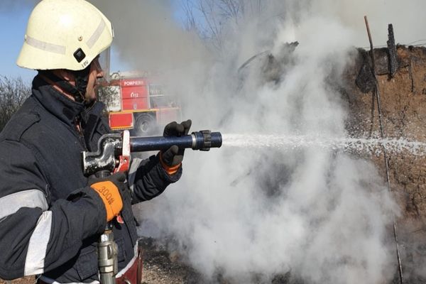 Trei gospodării afectate de un incendiu în municipiul Rădăuți