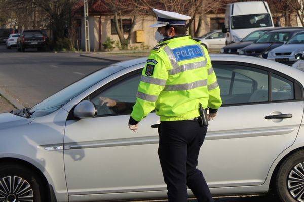 Un tânăr din Rădăuți s-a ales cu dosar penal pentru conducere fără permis și cu amendă pentru lipsa declarației pe proprie răspundere