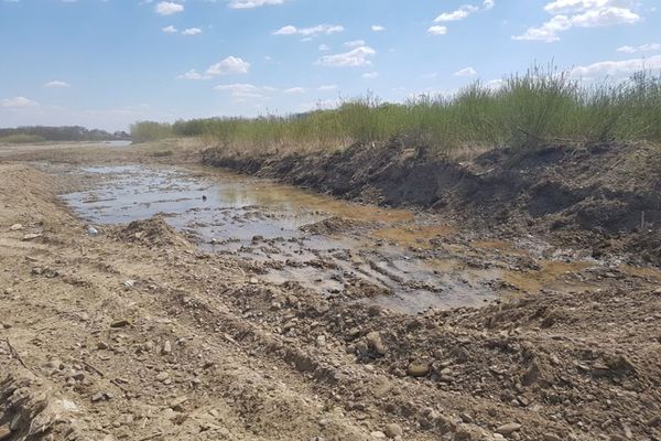 Amendă de 80.000 de lei pentru exploatarea de agregate minerale fără autorizație, în albia râului Suceava