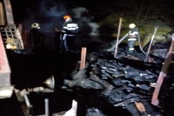 Incendiu la o gospodărie din comuna Cornu Luncii FOTO